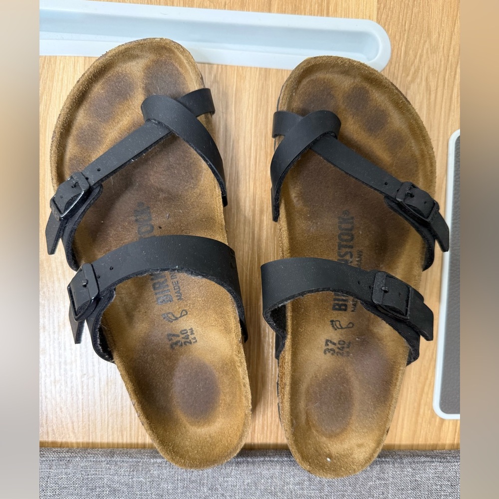 Birkenstock Black Cross-Strap Sandals - Picture 4 of 4